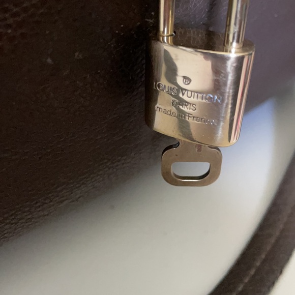 Louis Vuitton
Lumineuse Handbag Monogram Empreinte Leather PM - Picture 2 of 15